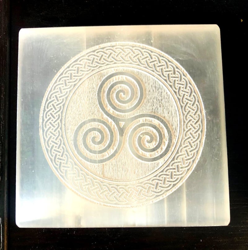crystalmiracle Natural Selenite Charging Reiki Gemstone Plate Crystal Healing FENG Shui Metaphysical Gemstone Gift Positive Energy Peace Meditation Wellness Handcrafted